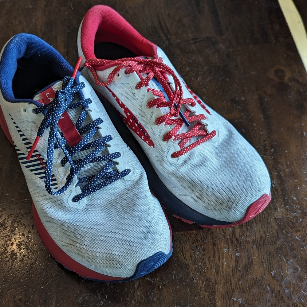 Brooks shoes red, white and blue